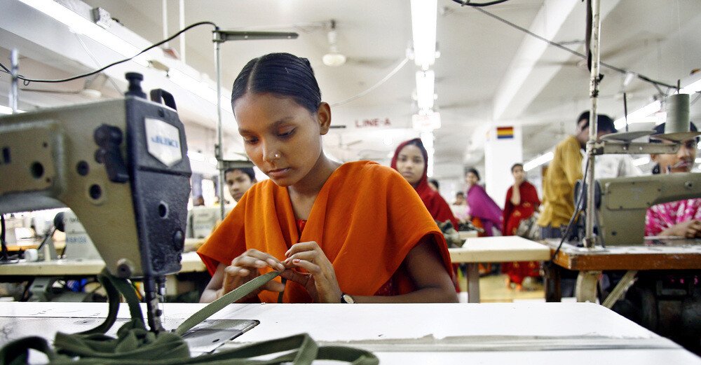 bangladeshi_girl_sewing